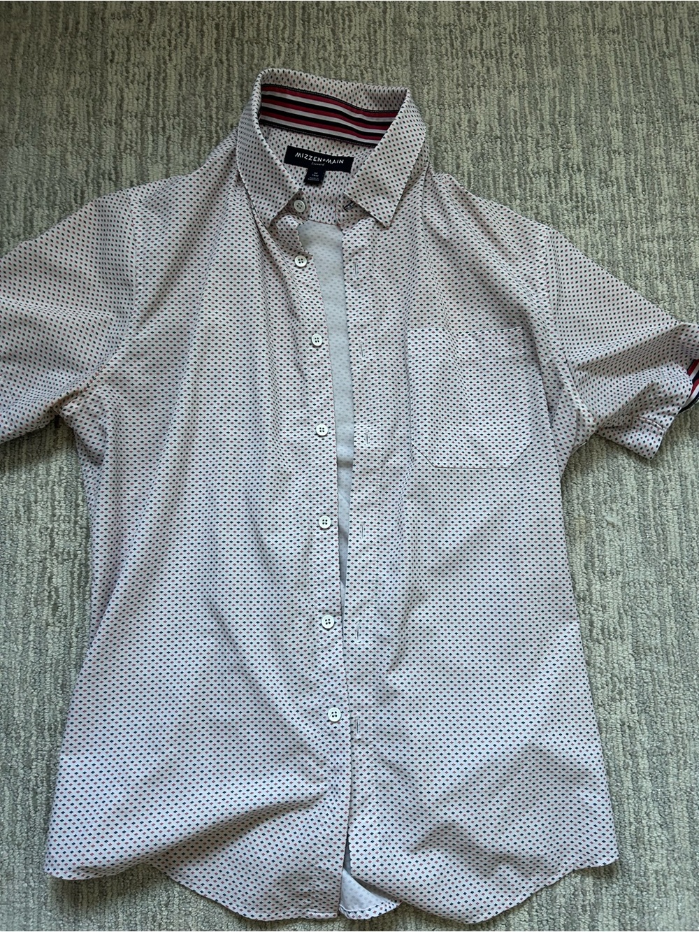 Mizzen+Main White Short Sleeve Button-Down with Navy and Red Micro-Dot